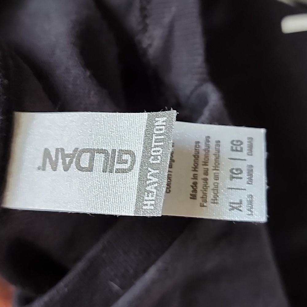 Gildan  Women's Tee Size XL - Picture 2 of 2